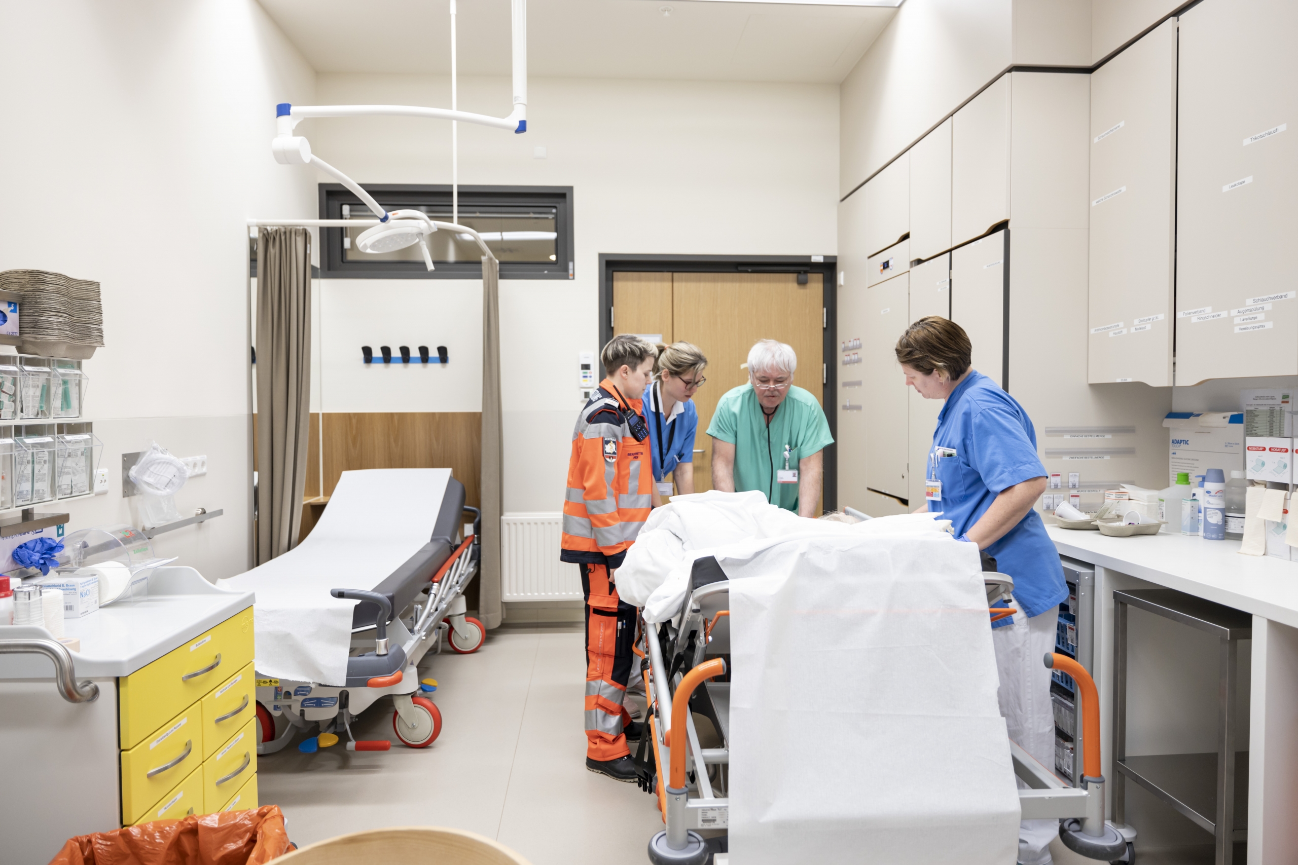 Versorgung eines Patieten in der Orthopädischen Ambulanz