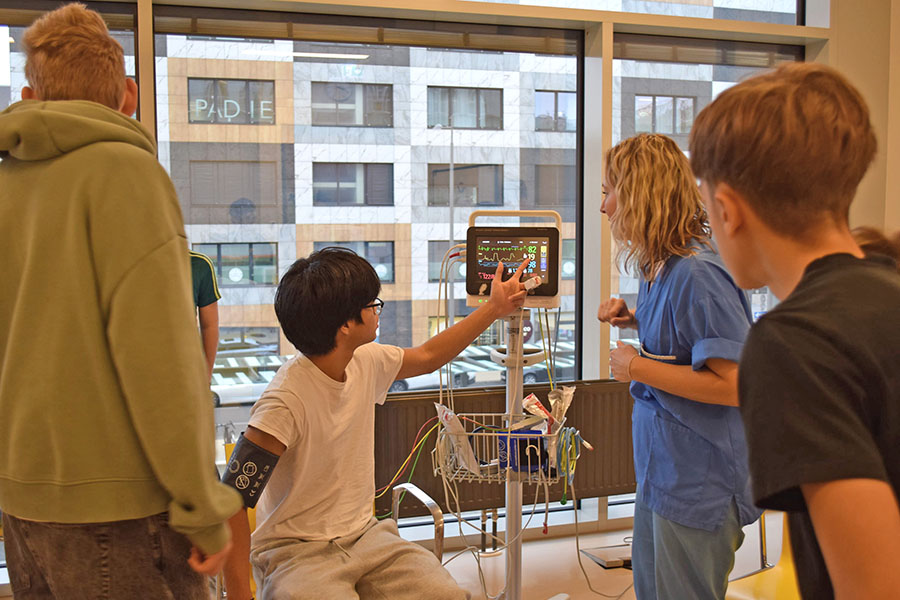 EKG Demonstration beim Boys’ Day 2025 in der Klinik Floridsdorf