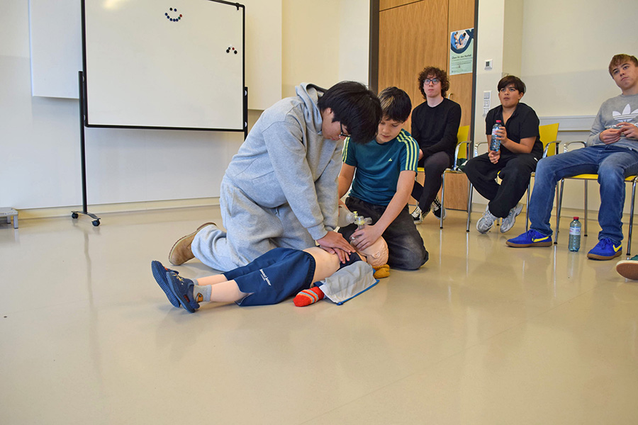 Reanimationstraining beim Boys’ Day 2025 in der Klinik Floridsdorf